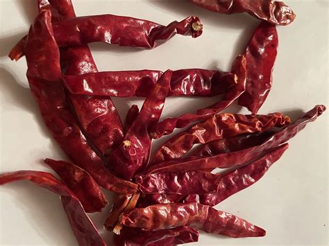 dried chile de arbol peppers